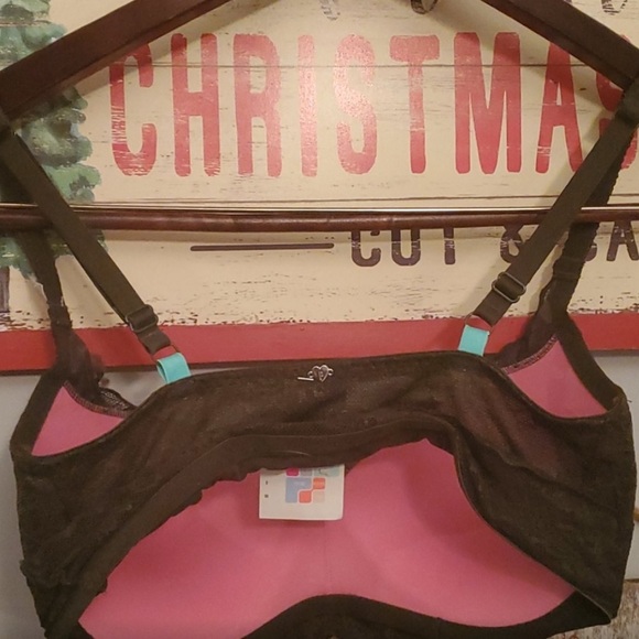 💚💚 BRAND NEW 💚💚 PINK VICTORIA SECRET BRALETTE - Picture 3 of 6